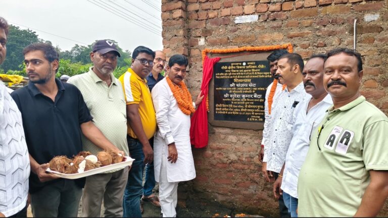 विधायक सुरेश बैठा ने सड़क और नाली योजना का किया शिलान्यास