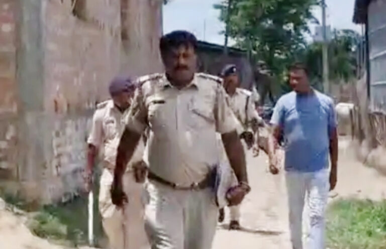 डायन बताकर एक ही परिवार के पांच लोगों की हत्या