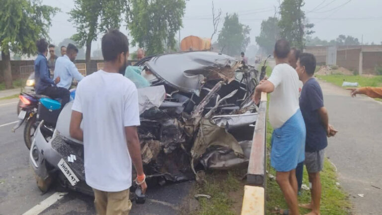 दर्दनाक सड़क हादसा, पिता-पुत्र समेत तीन की जान गई