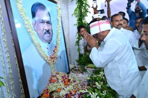 झारखंड के मुख्यमंत्री ने दिवंगत रामदास सोरेन को दी श्रद्धांजलि