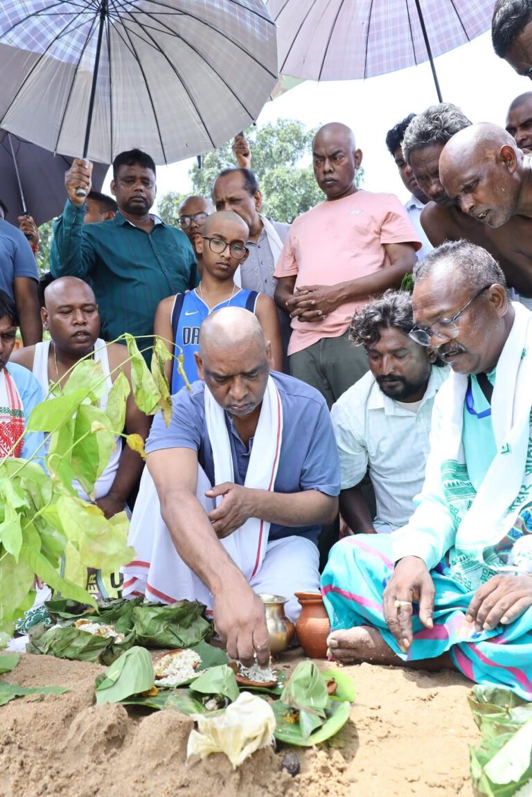 मुख्यमंत्री हेमंत सोरेन ने रजरप्पा में विसर्जित की गुरुजी की अस्थियां
