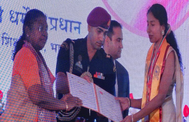 विकसित भारत के लिए सामूहिक प्रयास जरूरी : राष्ट्रपति का संदेश विकसित भारत के लिए सामूहिक प्रयास जरूरी : राष्ट्रपति का संदेश