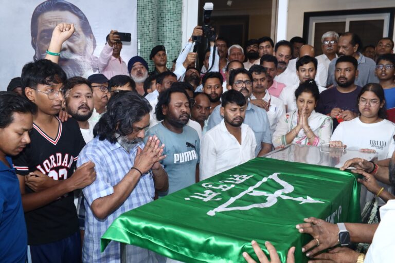"जीवन के सबसे कठिन दिनों से गुजर रहा हूं", पिता की याद में हेमंत सोरेन ने शेयर की भावुक पोस्ट