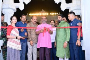 सीएम हेमंत सोरेन ने आरआर स्पोर्टिंग क्लब और पंच मंदिर दुर्गा पूजा समिति का दुर्गा पूजा पंडाल किया अनावरण