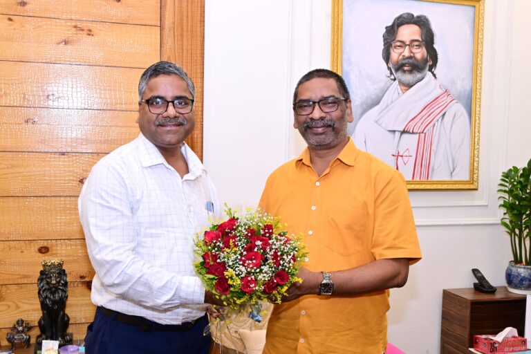 मुख्यमंत्री हेमंत सोरेन से मिले IIIT रांची के निदेशक मुख्यमंत्री हेमंत सोरेन से मिले IIIT रांची के निदेशक