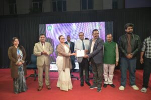 बेहतर भविष्य के लिए शिक्षा के साथ संस्कृति से जुड़ें: मंत्री