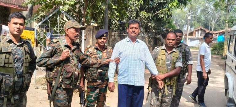 एसीबी ने 65 हजार रिश्वत लेते प्रधान सहायक को किया गिरफ्तार एसीबी ने 65 हजार रिश्वत लेते प्रधान सहायक को किया गिरफ्तार