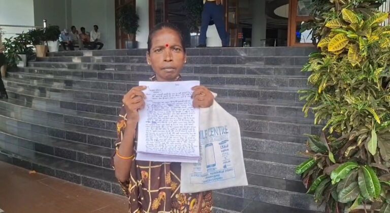 राशन डीलर ने अपनी ही नौकरानी के साथ कर दिया राशन घोटाला राशन डीलर ने अपनी ही नौकरानी के साथ कर दिया राशन घोटाला