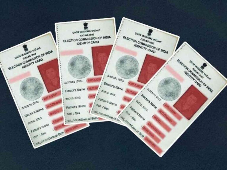 मुंबई में 11 लाख डुप्लीकेट वोटर होने का आरोप, विपक्ष ने उठाई चुनाव टालने की मांग मुंबई में 11 लाख डुप्लीकेट वोटर होने का आरोप, विपक्ष ने उठाई चुनाव टालने की मांग