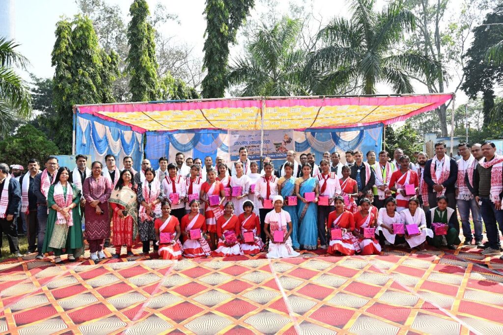पीवीयूएनएल पतरातू में बिरसा मुंडा की 151वीं जयंती श्रद्धा और उत्साह के साथ मनाई गई