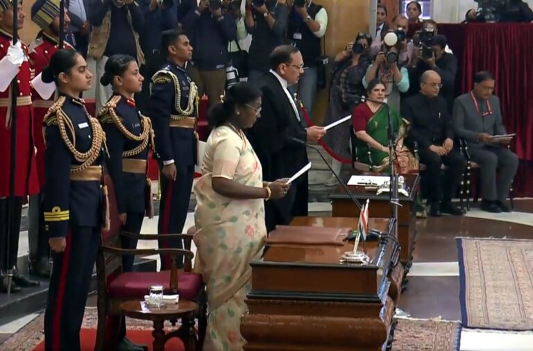 जस्टिस सूर्यकांत देश के 53वें सीजेआई बने, राष्ट्रपति मुर्मू ने दिलाई शपथ जस्टिस सूर्यकांत देश के 53वें सीजेआई बने, राष्ट्रपति मुर्मू ने दिलाई शपथ