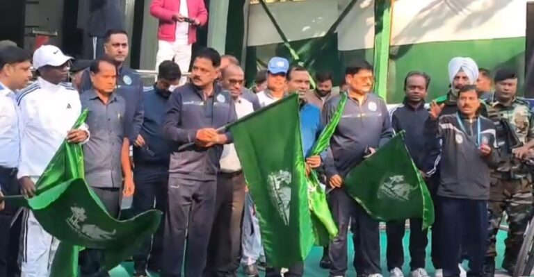 झारखंड स्थापना दिवस पर ‘नो योर टूरिस्ट पैलेस’ साइकिल रैली का आगाज़, मंत्री सुदिव्य कुमार ने दिखाई हरी झंडी