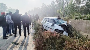 बरही में कार डिवाइडर से टकराई, एक ही परिवार के 3 की मौत, 6 लोग घायल