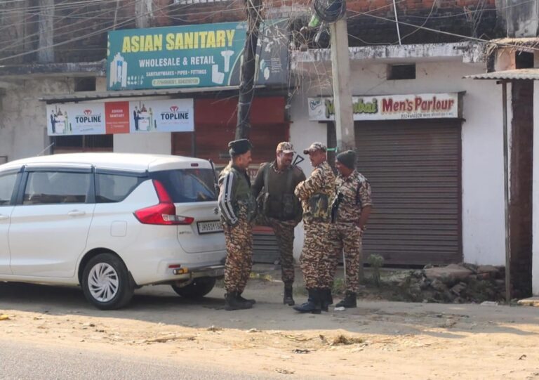 हजारीबाग में डॉक्टर जमिल के घर NIA का छापा, संदिग्ध गतिविधियों की जांच तेज हजारीबाग में डॉक्टर जमिल के घर NIA का छापा, संदिग्ध गतिविधियों की जांच तेज