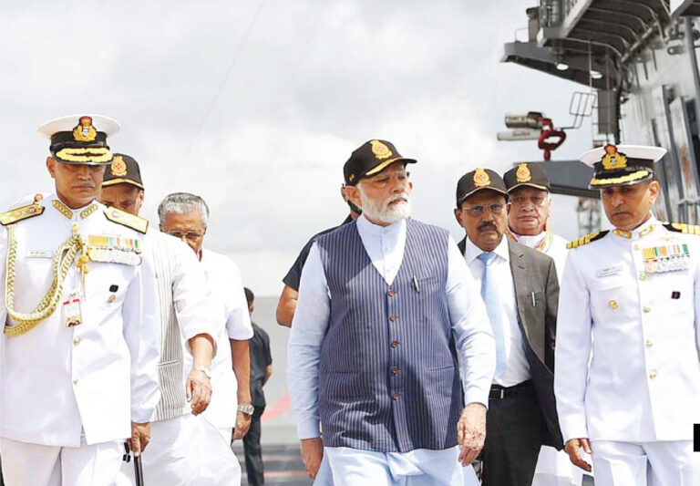 नौसेना दिवस पर पीएम मोदी ने दी शुभकामनाएं, भारतीय नेवी के साहस को सलाम