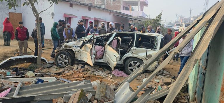 गढ़वा में दर्दनाक हादसा: अज्ञात हाईवा की टक्कर से एक परिवार के 4 युवकों की मौत गढ़वा में दर्दनाक हादसा: अज्ञात हाईवा की टक्कर से एक परिवार के 4 युवकों की मौत