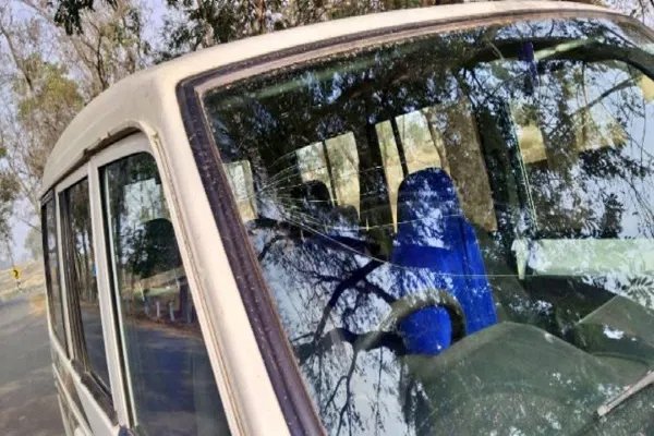 लोहरदगा में बालू माफियाओं का हमला, छापेमारी में CO बाल-बाल बचे लोहरदगा में बालू माफियाओं का हमला, छापेमारी में CO बाल-बाल बचे