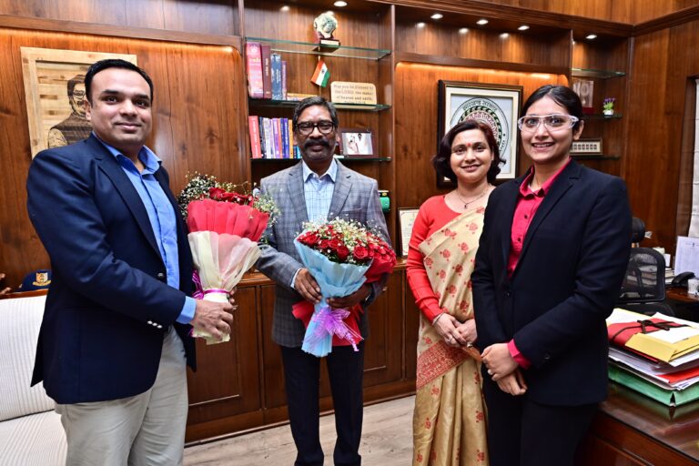 नव वर्ष पर मुख्यमंत्री हेमंत सोरेन से मिले प्रशासनिक व पुलिस अधिकारी नव वर्ष पर मुख्यमंत्री हेमंत सोरेन से मिले प्रशासनिक व पुलिस अधिकारी