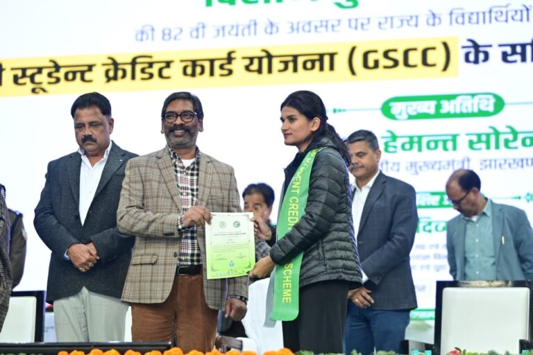 मुख्यमंत्री हेमंत सोरेन ने नौजवानों से शिक्षा और सहयोग का आह्वान