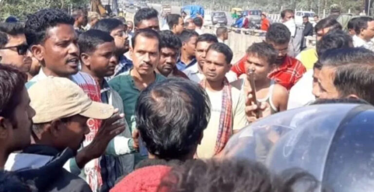 आदित्यपुर में स्ट्रेट बार मिल बंद, 700 कामगार एक झटके में बेरोजगार आदित्यपुर में स्ट्रेट बार मिल बंद, 700 कामगार एक झटके में बेरोजगार