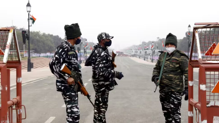 गणतंत्र दिवस से पहले दिल्ली-यूपी हाई अलर्ट, आतंकी साजिश की चेतावनी गणतंत्र दिवस से पहले दिल्ली-यूपी हाई अलर्ट, आतंकी साजिश की चेतावनी