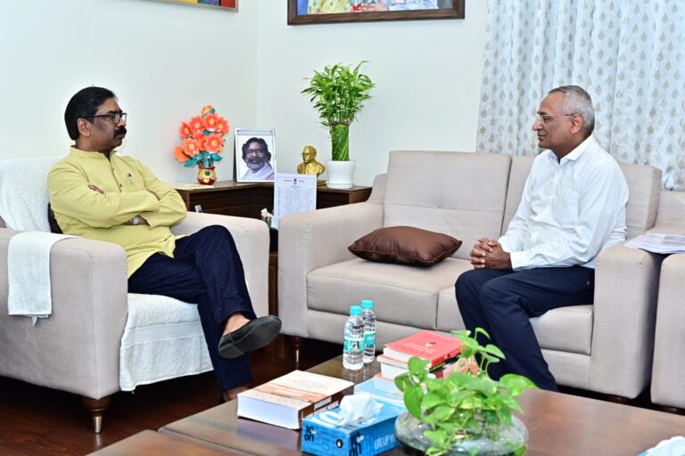 मुख्यमंत्री हेमन्त सोरेन से मिले वैज्ञानिक जी.बी.के. सुब्रमण्यम मुख्यमंत्री हेमन्त सोरेन से मिले वैज्ञानिक जी.बी.के. सुब्रमण्यम