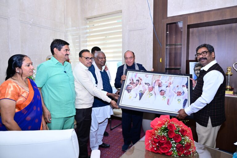 हेमन्त सोरेन से मिले गुजरात के पूर्व सीएम शंकर सिंह वाघेला