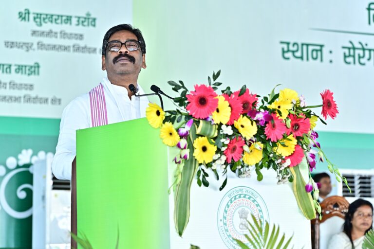 गांवों से चल रही है झारखंड सरकार, 398 करोड़ की योजनाओं का शिलान्यास: हेमंत सोरेन गांवों से चल रही है झारखंड सरकार, 398 करोड़ की योजनाओं का शिलान्यास: हेमंत सोरेन