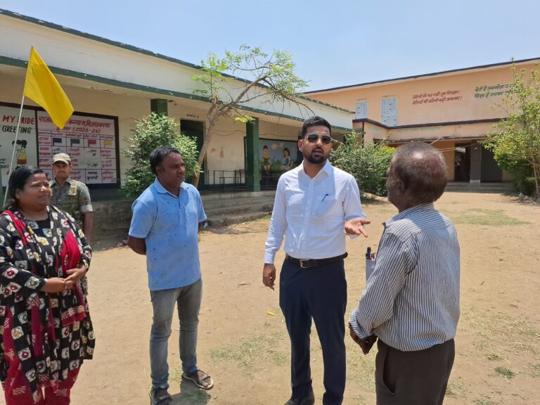 उपायुक्त का औचक निरीक्षण, सीओ सह बीडीओ गायब, लिपिक निलंबित