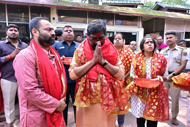 झारखंड के मुख्यमंत्री Hemant Soren ने कामाख्या मंदिर में की पूजा, राज्य की खुशहाली की कामना