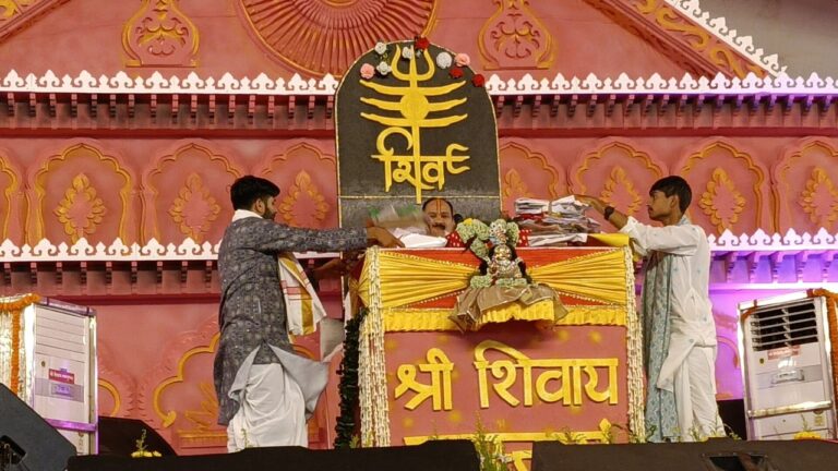 आस्था के महासागर में डूबा रांची : “हर-हर महादेव” के जयघोष से गूंजा कथा स्थल, आठ लाख श्रद्धालुओं ने सुनी शिवमहापुराण कथा
