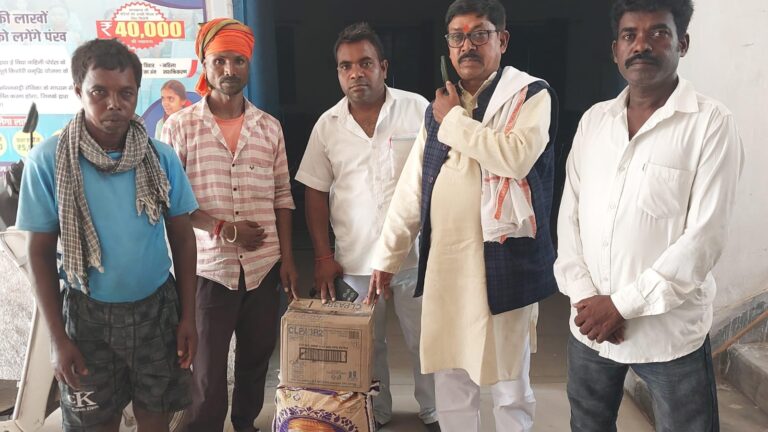 दुख की घड़ी में मुखिया देवकी महतो बने सहारा, शोक संतप्त परिवार को दी मानवीय संवेदना की मिसाल