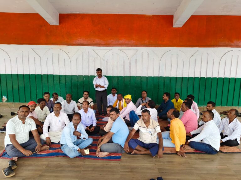 गिरिडीह में सहायक अध्यापकों की जिला स्तरीय बैठक, DSE के आदेशों पर शिक्षकों में आक्रोश