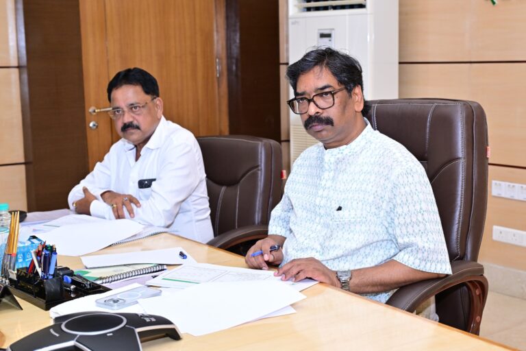 नदी-तालाबों से हटाएं अतिक्रमण, अवैध निर्माण पर करें सख्त कार्रवाई : मुख्यमंत्री