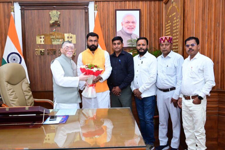 राज्यपाल से मिले पंचायत प्रतिनिधि संघ के अध्यक्ष, वित्त आयोग मद की राशि खर्च करने हेतु शीघ्र राज्यपाल से मिले पंचायत प्रतिनिधि संघ के अध्यक्ष, वित्त आयोग मद की राशि खर्च करने हेतु शीघ्र
