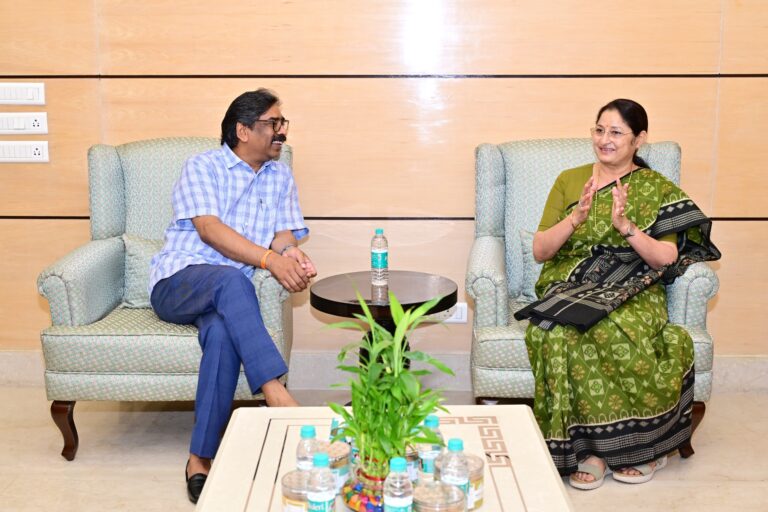 झारखंड मंत्रालय में मुख्यमंत्री हेमन्त सोरेन से मिलीं केंद्रीय मंत्री अन्नपूर्णा देवी झारखंड मंत्रालय में मुख्यमंत्री हेमन्त सोरेन से मिलीं केंद्रीय मंत्री अन्नपूर्णा देवी