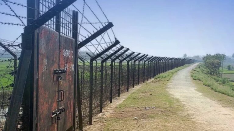 बांग्लादेश का बीएसएफ पर लोगों को अवैध रूप से सीमा पार धकेलने का आरोप