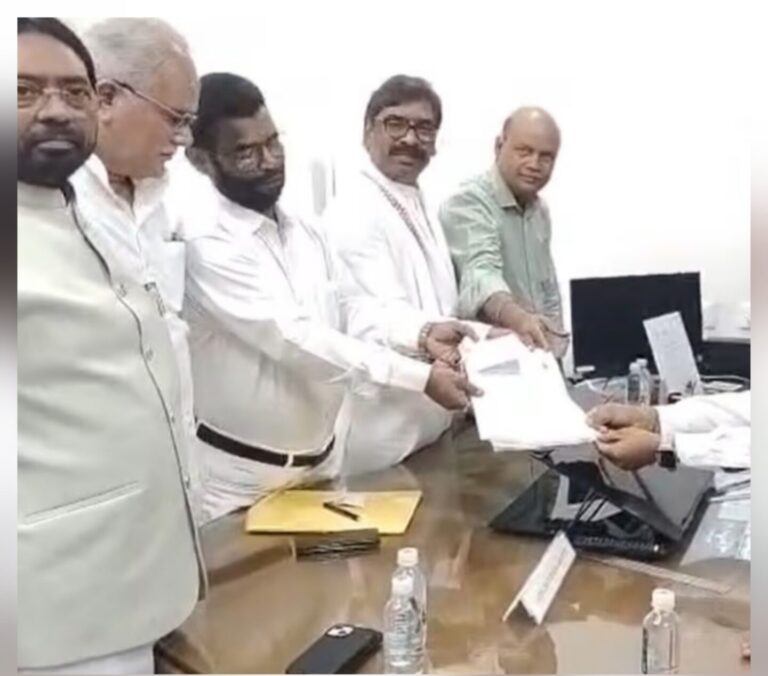 राज्यसभा चुनाव: झामुमो के बैद्यनाथ राम, कांग्रेस के प्रणव झा और निर्दलीय परिमल नाथवानी ने दाखिल किया नामांकन राज्यसभा चुनाव: झामुमो के बैद्यनाथ राम, कांग्रेस के प्रणव झा और निर्दलीय परिमल नाथवानी ने दाखिल किया नामांकन