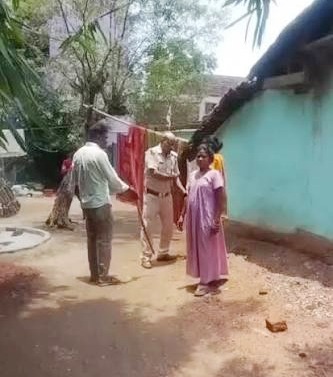 कपाली ओपी पुलिस पर आदिवासी युवती से मारपीट का आरोप, जांच की मांग कपाली ओपी पुलिस पर आदिवासी युवती से मारपीट का आरोप, जांच की मांग