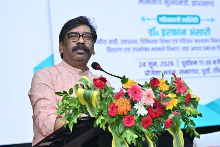 मुख्यमंत्री हेमंत सोरेन ने 262 नव-चयनित अभ्यर्थियों को सौंपे नियुक्ति पत्र मुख्यमंत्री हेमंत सोरेन ने 262 नव-चयनित अभ्यर्थियों को सौंपे नियुक्ति पत्र