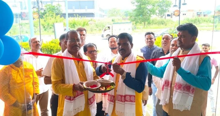 कांके में खुला ‘पेट्रो वर्ल्ड’, अब पेट्रोल पंप संचालकों को मिलेगी हर जरूरत की सामग्री एक ही छत के नीचे