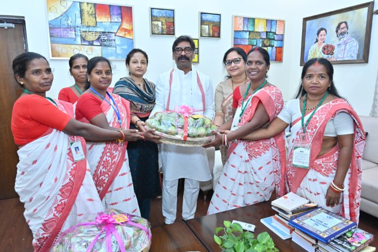 सिमडेगा के आम लंदन पहुंचे, पहली खेप निर्यात पर मुख्यमंत्री ने जताई प्रसन्नता सिमडेगा के आम लंदन पहुंचे, पहली खेप निर्यात पर मुख्यमंत्री ने जताई प्रसन्नता