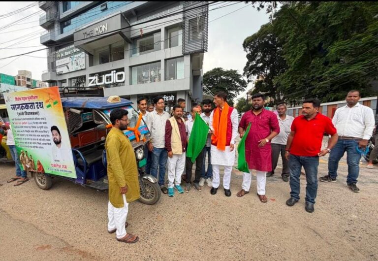 कमलेश राम के नेतृत्व में निकला SIR जागरूकता रथ, रक्षा राज्य मंत्री संजय सेठ ने दिखाई हरी झंडी
