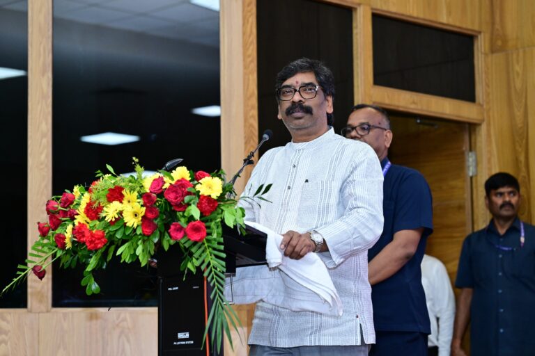 झारखंड में फिल्म और मीडिया शिक्षा को मिलेगा नया आयाम, JFDCL-SRFTI के बीच हुआ MoU झारखंड में फिल्म और मीडिया शिक्षा को मिलेगा नया आयाम, JFDCL-SRFTI के बीच हुआ MoU
