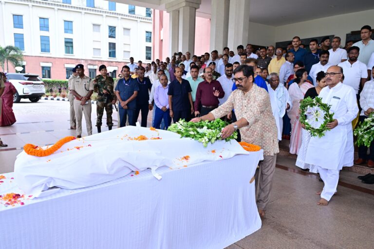 मुख्यमंत्री हेमन्त सोरेन ने पूर्व मंत्री मन्नान मल्लिक को दी श्रद्धांजलि, कहा- राज्य ने अनुभवी जननेता को खो दिया मुख्यमंत्री हेमन्त सोरेन ने पूर्व मंत्री मन्नान मल्लिक को दी श्रद्धांजलि, कहा- राज्य ने अनुभवी जननेता को खो दिया