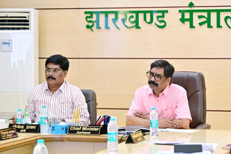 अवैध शराब निर्माण और तस्करी पर हर हाल में लगे अंकुश : मुख्यमंत्री हेमन्त सोरेन अवैध शराब निर्माण और तस्करी पर हर हाल में लगे अंकुश : मुख्यमंत्री हेमन्त सोरेन