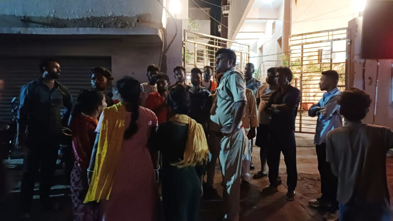 कोयल नदी किनारे ताबड़तोड़ फायरिंग, तीन युवकों को लगी गोली; पुलिस जांच में जुटी कोयल नदी किनारे ताबड़तोड़ फायरिंग, तीन युवकों को लगी गोली; पुलिस जांच में जुटी