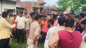 बेटे ने कुल्हाड़ी से काटकर की मां की हत्या