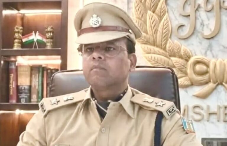 रिश्वत लेते कैमरे में कैद हुए तीन ट्रैफिक पुलिसकर्मी निलंबित, विभागीय जांच शुरू