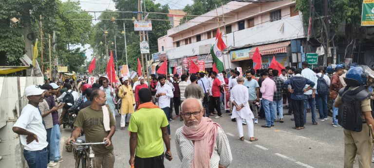 बिहार बंद बेअसर: प्रशासन की सख्ती के बीच सीवान में जनजीवन रहा सामान्य